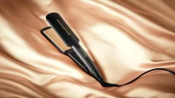 Remington Piastra Capelli Proluxe Midnight Wide Plate, Piastre in ceramica Ultimate Glide, 9 impostazioni di Temp. 150-230°C,Tecnologia intelligente OPTIheat, S9150B