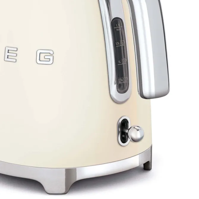 SMEG - KLF03CREU Bollitore Standard 50's Style, 2400 Watt, 1,7 Litri, Autospegnimento a 100°C, Corpo in Acciaio, Filtro anticalcare - Crema