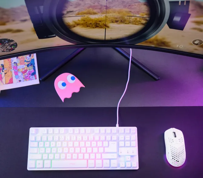 TRUST - GXT929W HELOX WIRELESS LIGHTWEIGHT Gaming Mouse RGB, illuminazione LED multicolore, autonomia 80h, ricarica micro-USB - Bianco
