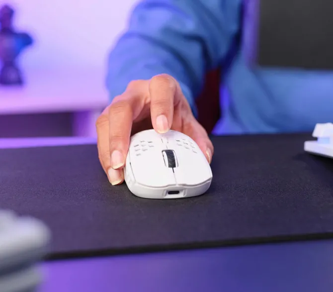 TRUST - GXT929W HELOX WIRELESS LIGHTWEIGHT Gaming Mouse RGB, illuminazione LED multicolore, autonomia 80h, ricarica micro-USB - Bianco